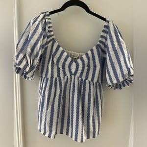Vineyard Vines puff sleeve top